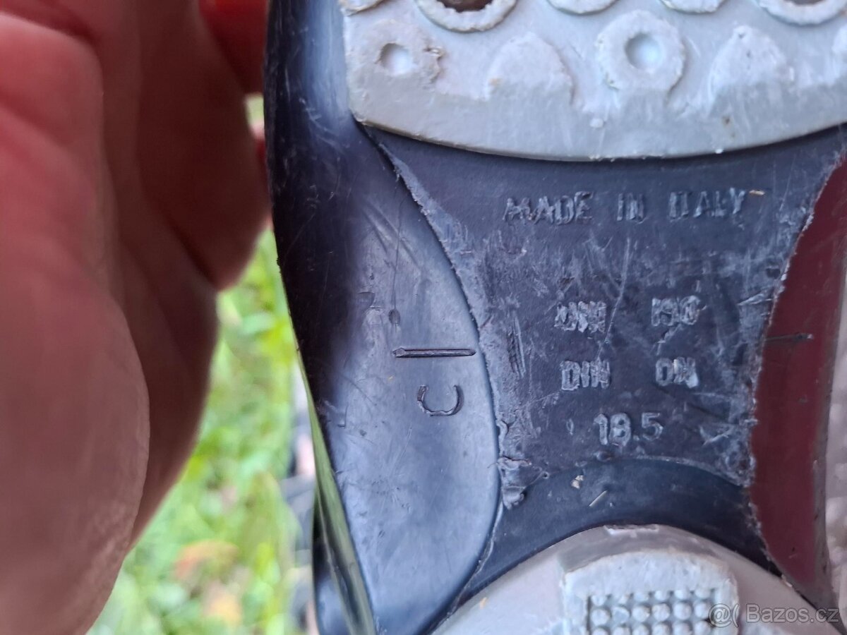 Prodám dětské lyžáky(přeskáče) Rossignol vel.18,5 - 3