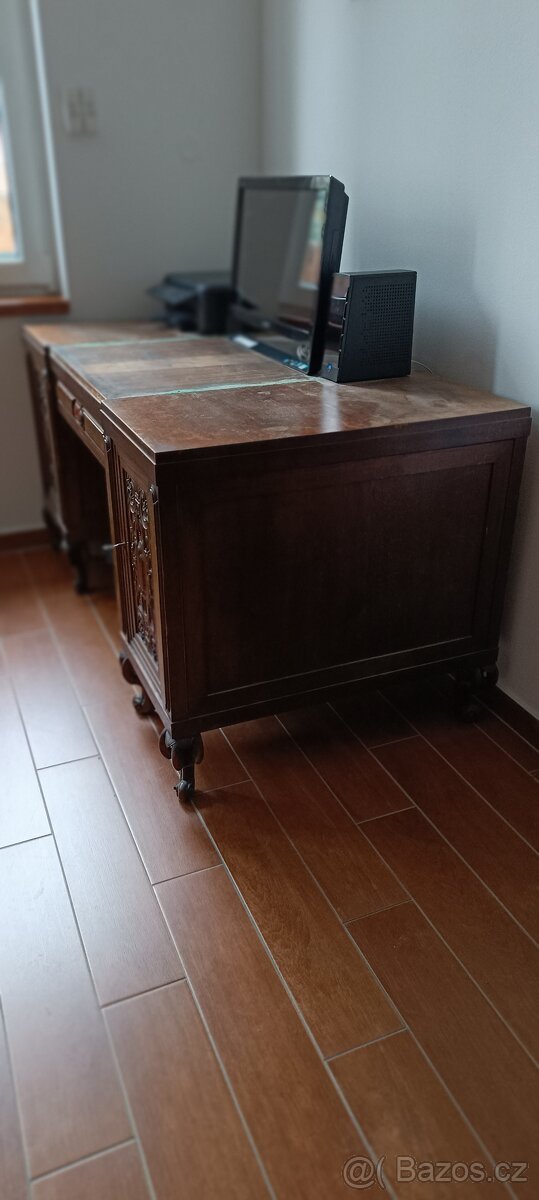 STAROŽITNÝ STŮL - 3