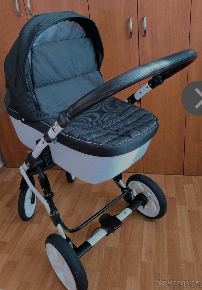 Velmi pěkný hl.kočárek(možno + zimní fusak+ rukávník) - 3
