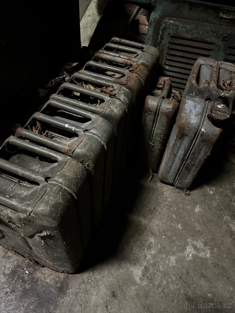 Plechové 20L kanistry - 3