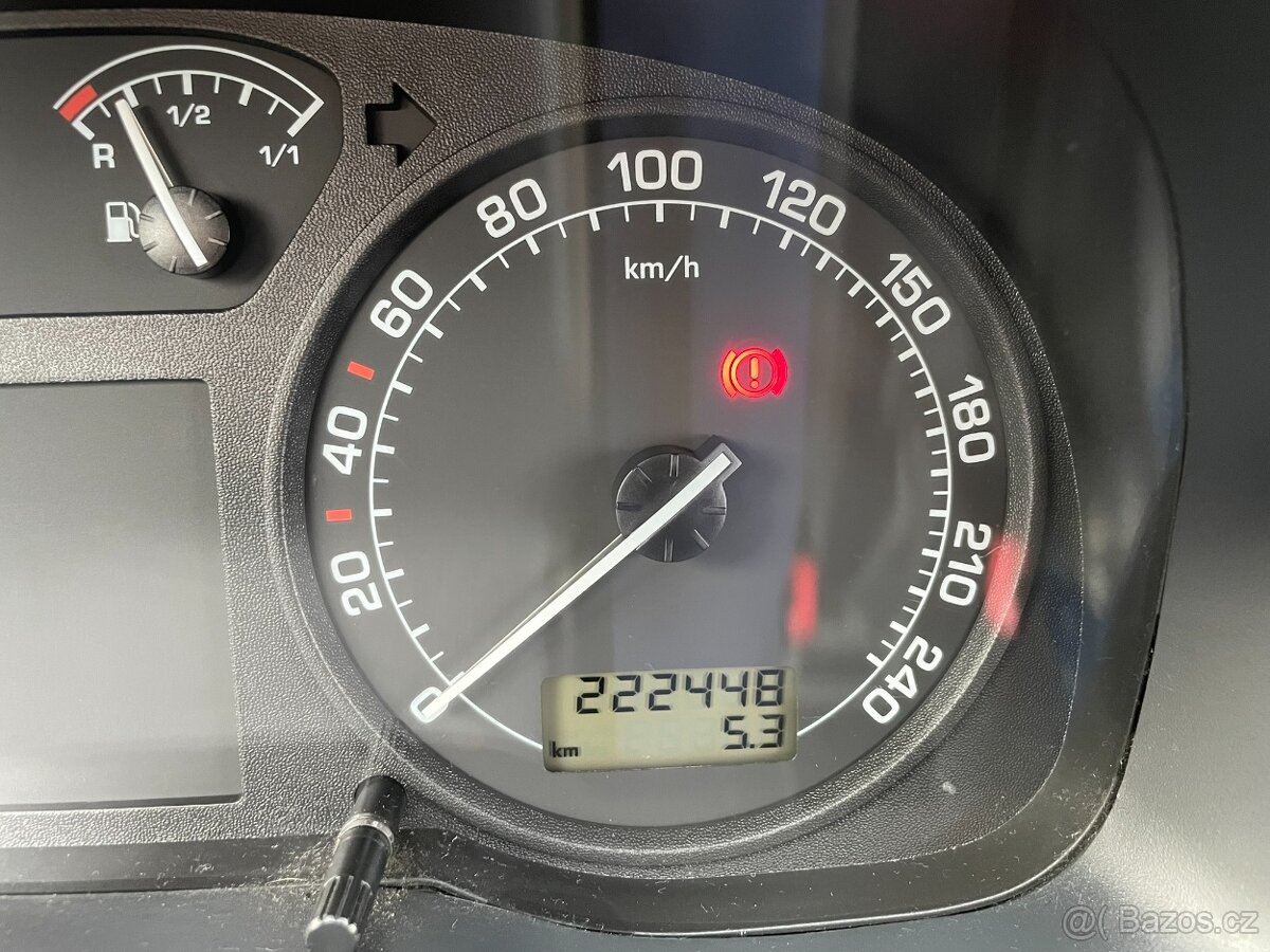 Prodám ŠKODA Octavie 1.6 75 kw rok 2003 - 3