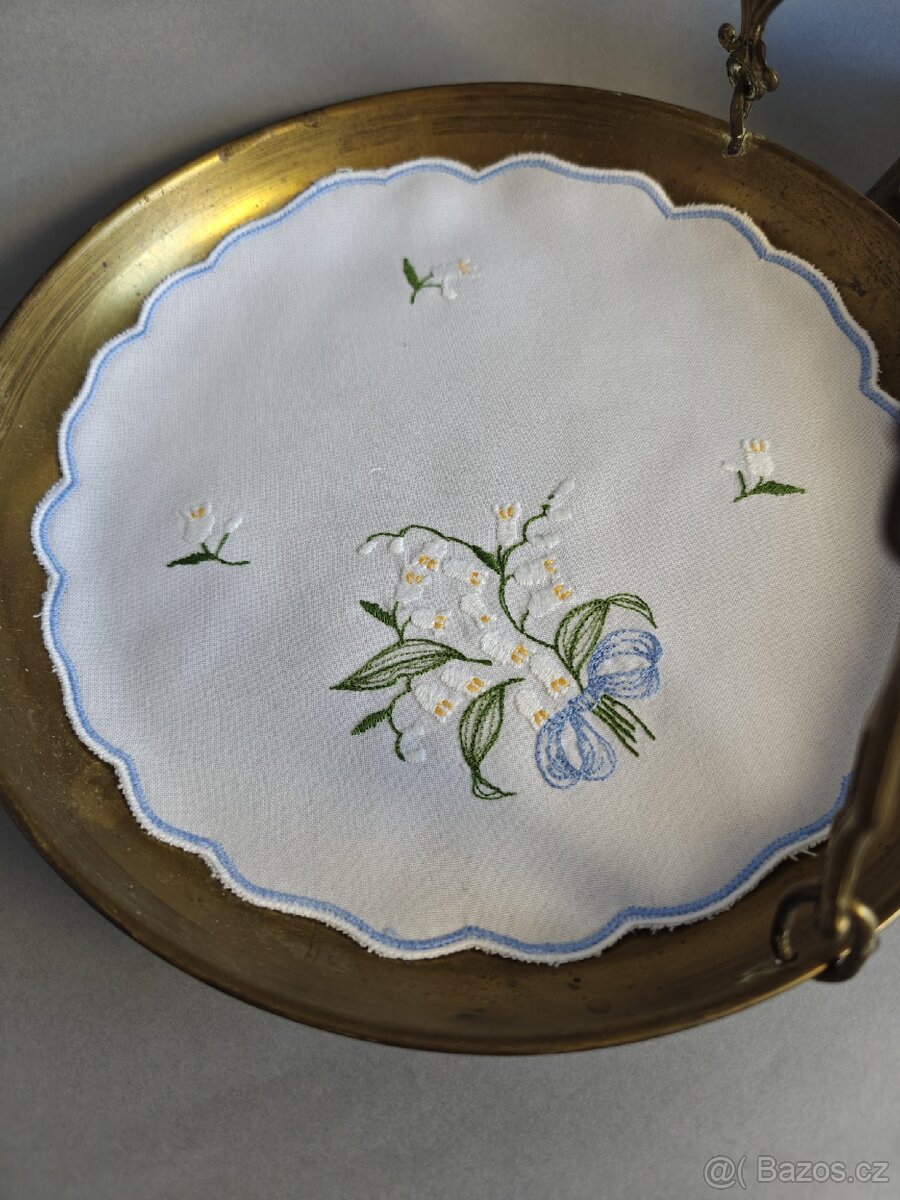 Roztomilé vyšívané ubrousky Konvalinky. - 3