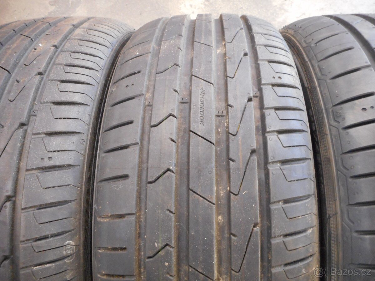 215/45R18 - 3