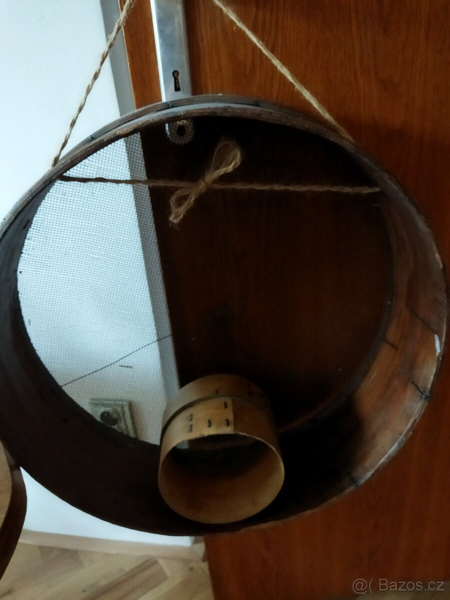 Umyvadlo, zrcadlo,stará síta - 3