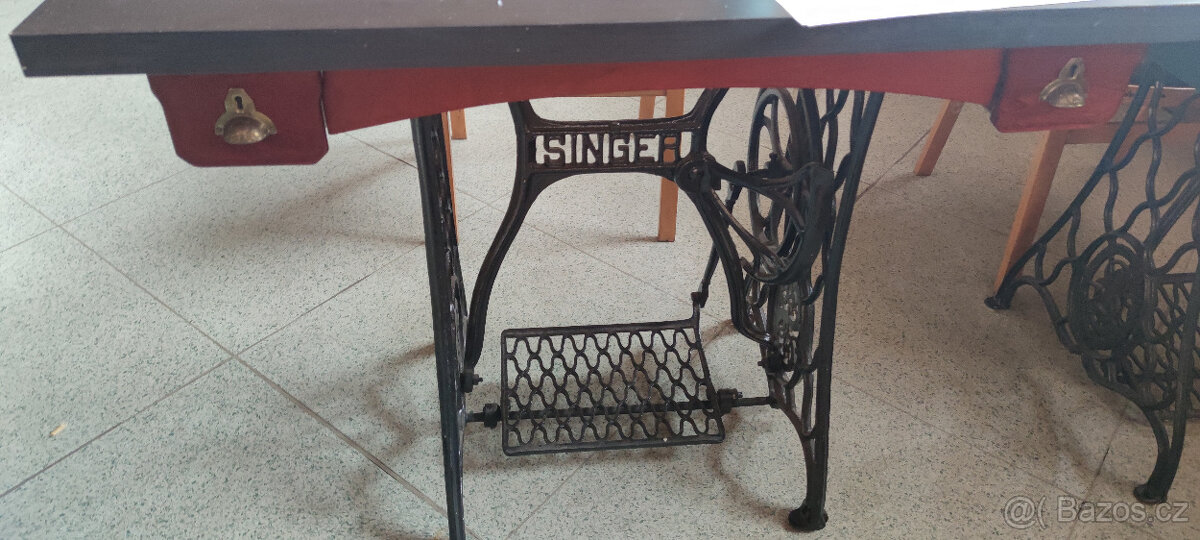 Stoly ze šicích strojů - 3