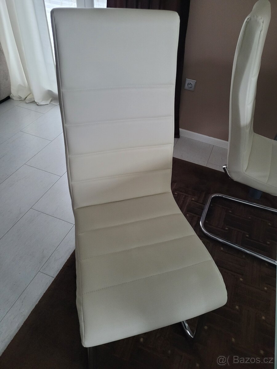 Jídelní stůl a 4 židle - 3