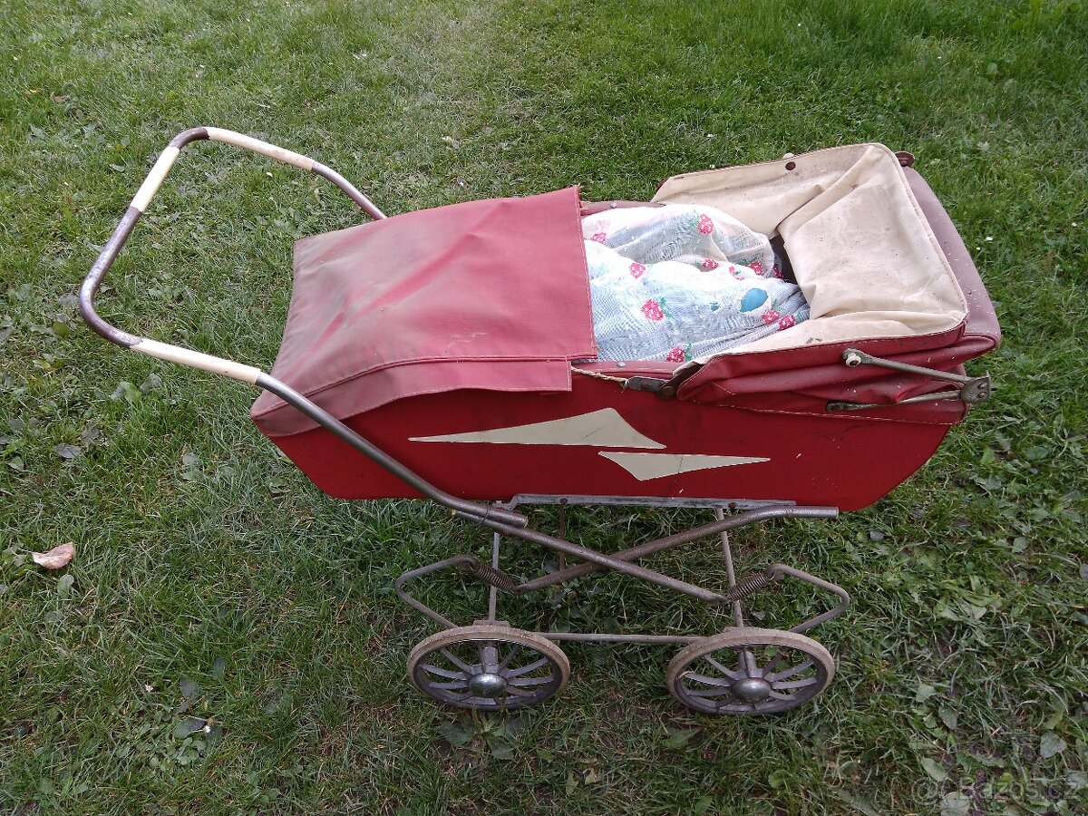 Starý kočárek pro panenku RETRO - 3