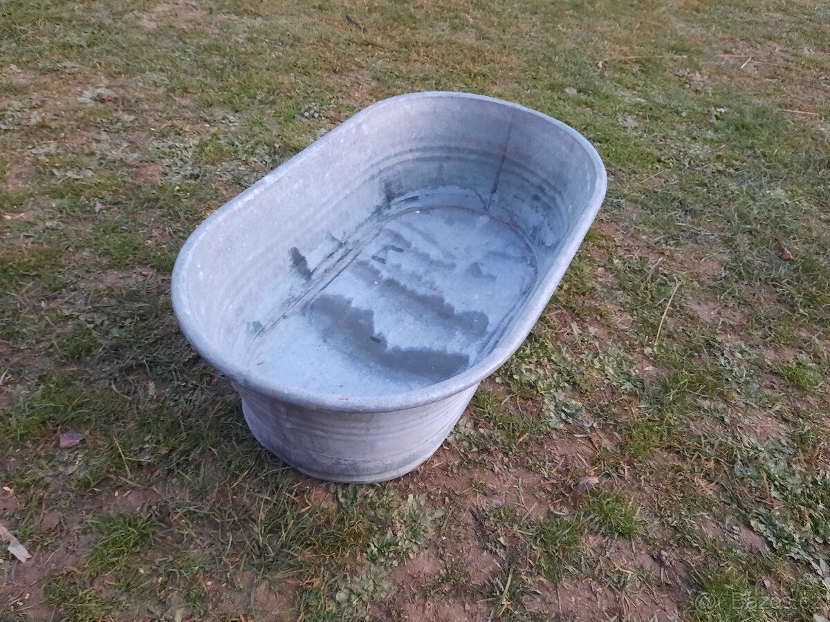 Stará plechová vanička - 3