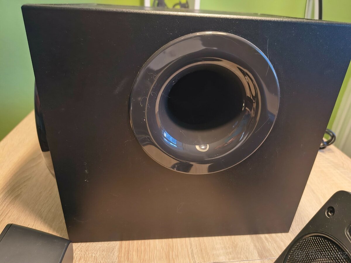 Prodám 5.1 reprosoustavu Logitech Z906 - 3