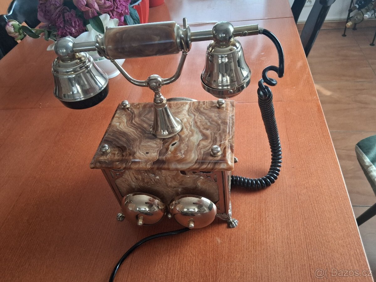 Pozlacený telefon - 3