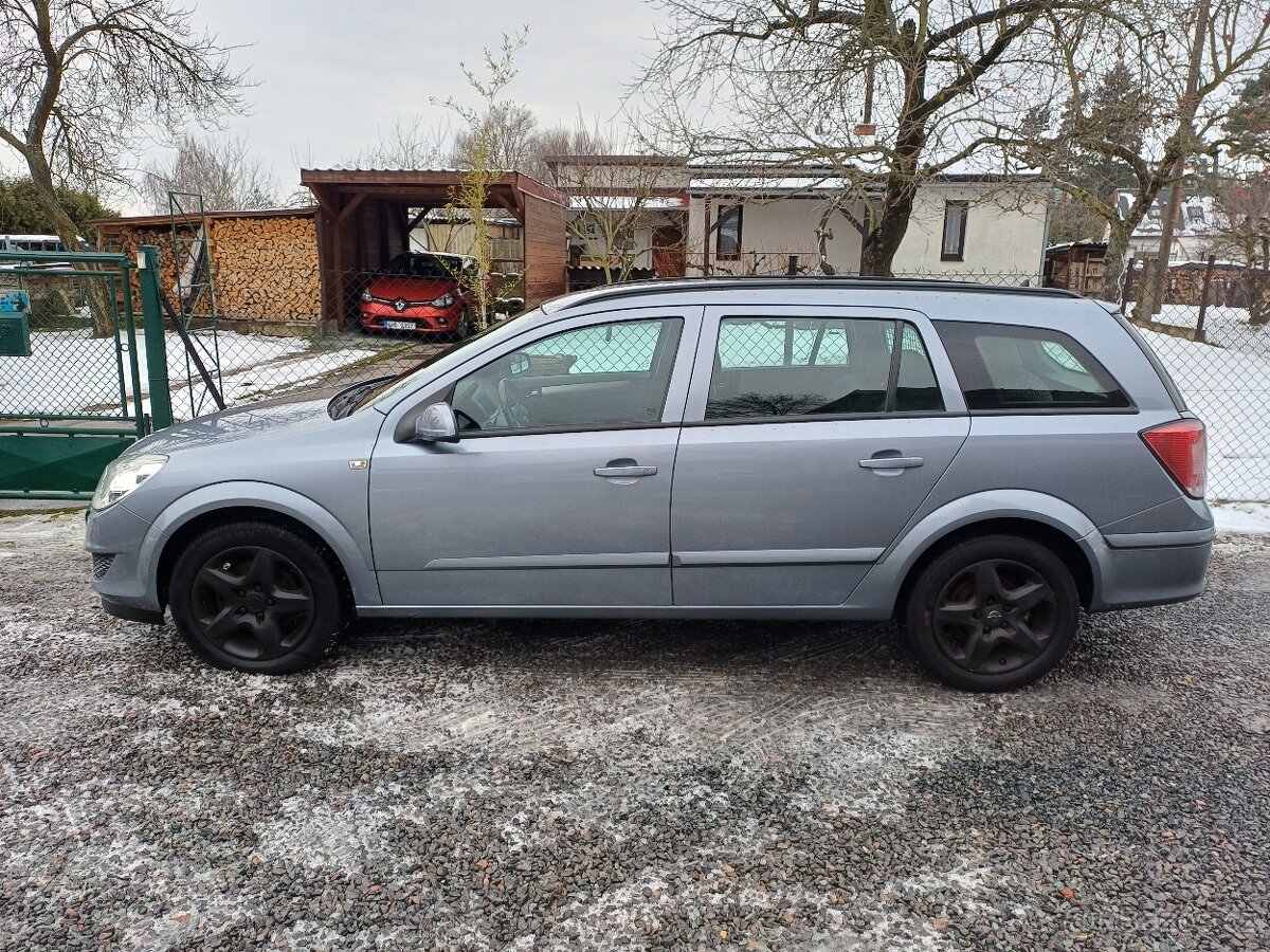 Benzínová Opel Astra 1.8 ..16V Tempomat - 3