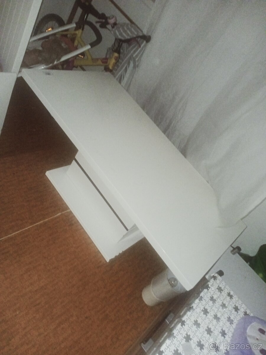 Bílý lux.konf.stolek - 3