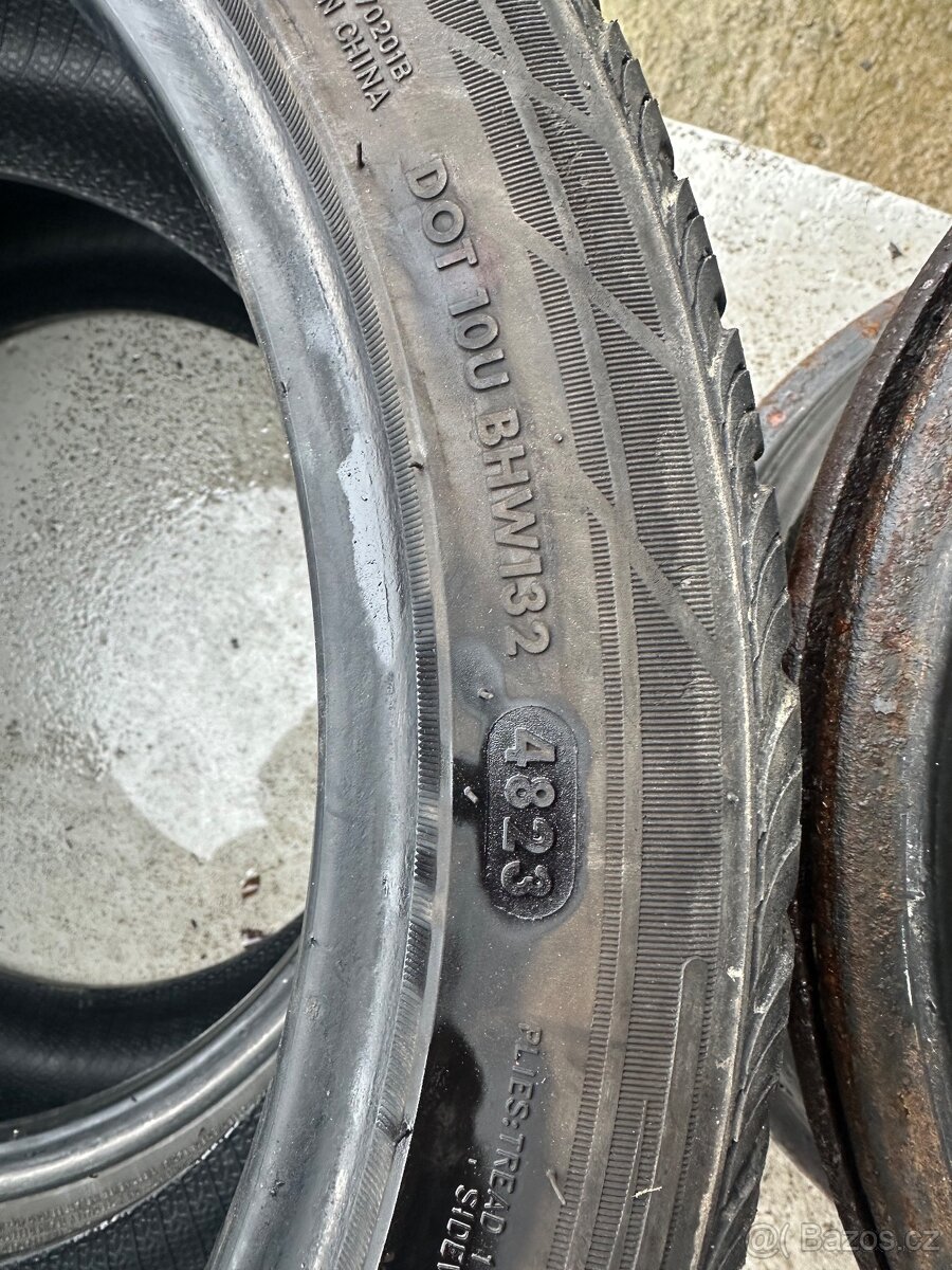 235/40 R18 celoroční - 3