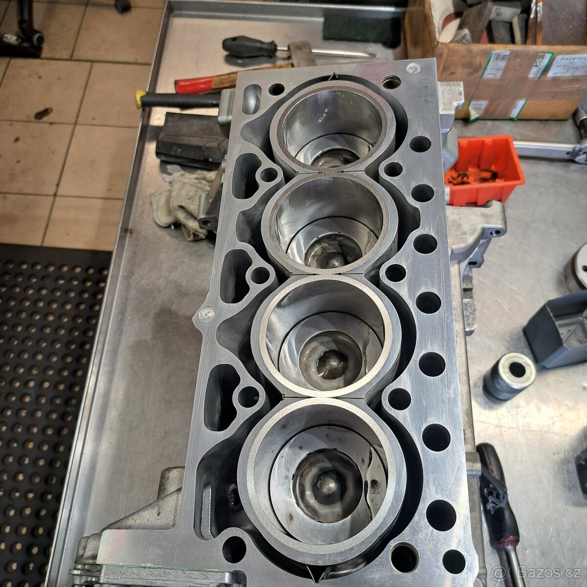 Volvo D5 2.4 pětiválec 120,129,151 kw - blok motoru - 3