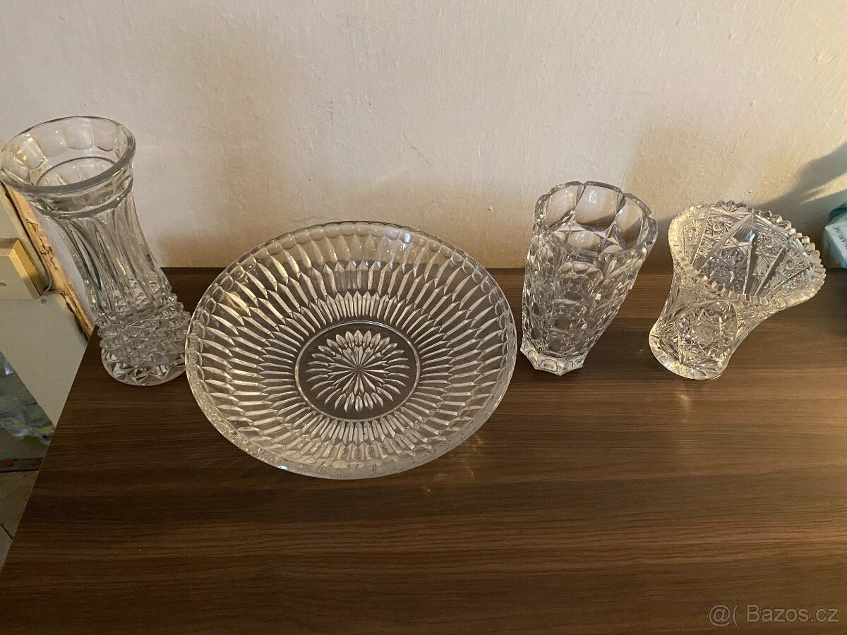 Skleněné vázy a skleněná mísa - 3