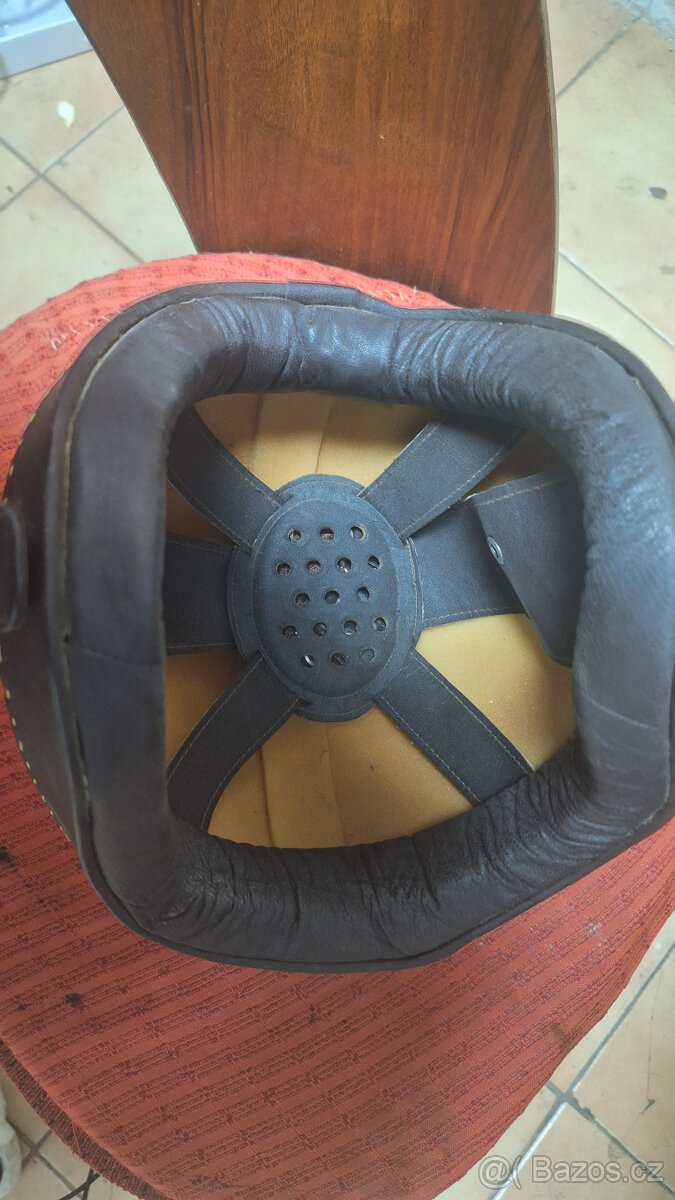 Oranžová helma - 3