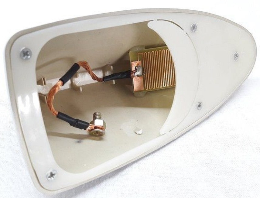 Autoanténa ploutev FM/AM se zesilovačem. - 3