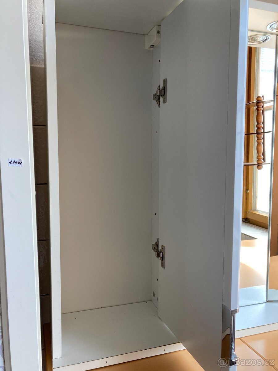 Koupelnová skříňka se zrcadlem - 3