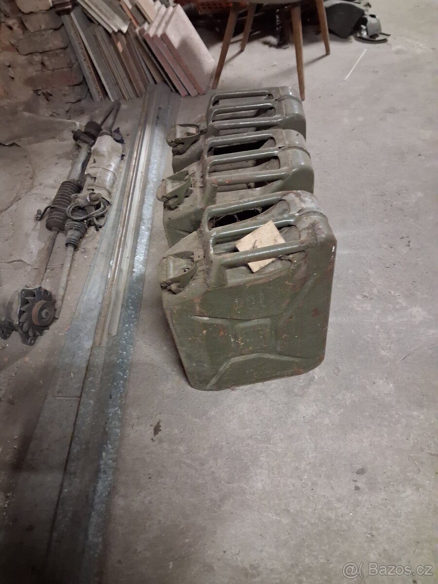 Kanistry 20L,kus 50kc - 3