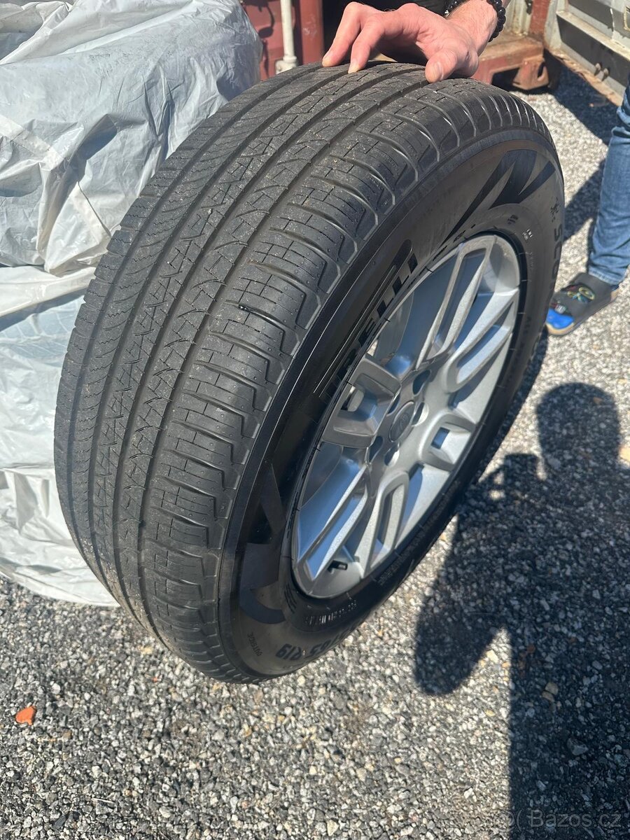 Celoroční originální Alu sada z Land Rover 255/65 R19 Pireli