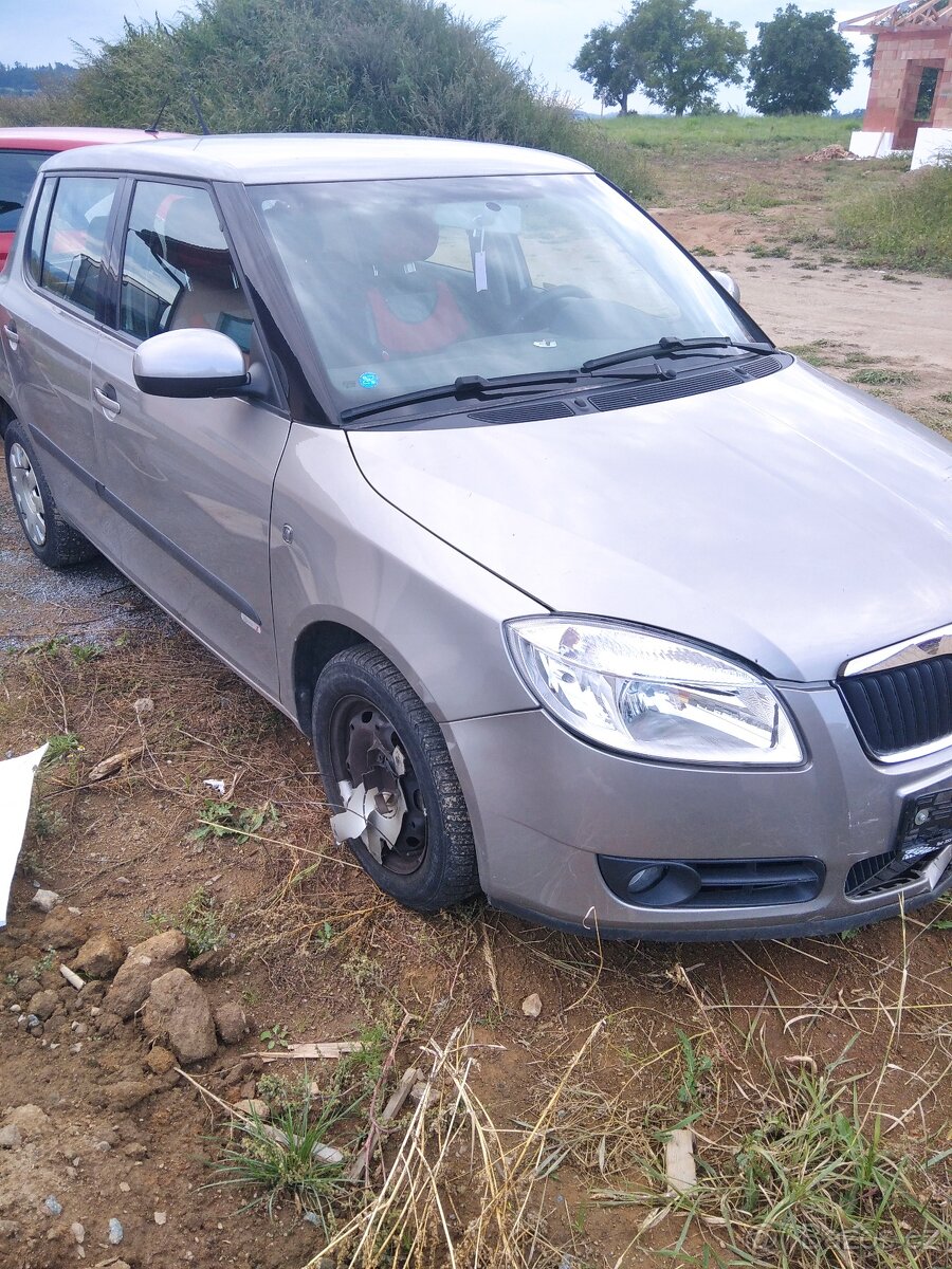 nd z škoda fabia 2 1.2tsi 63kw bílá červená modrá sahara - 3