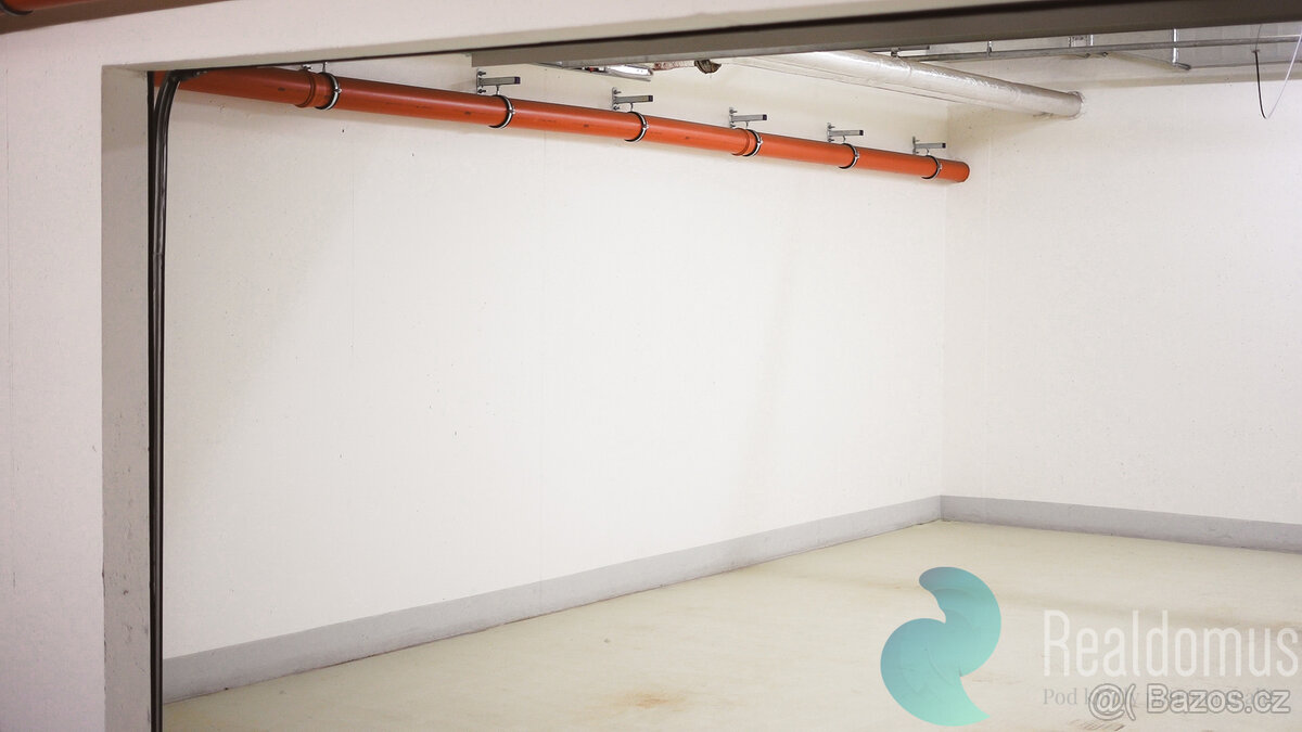 Prostorná dvojgaráž v projektu Garden Towers, Praha 3 - 3