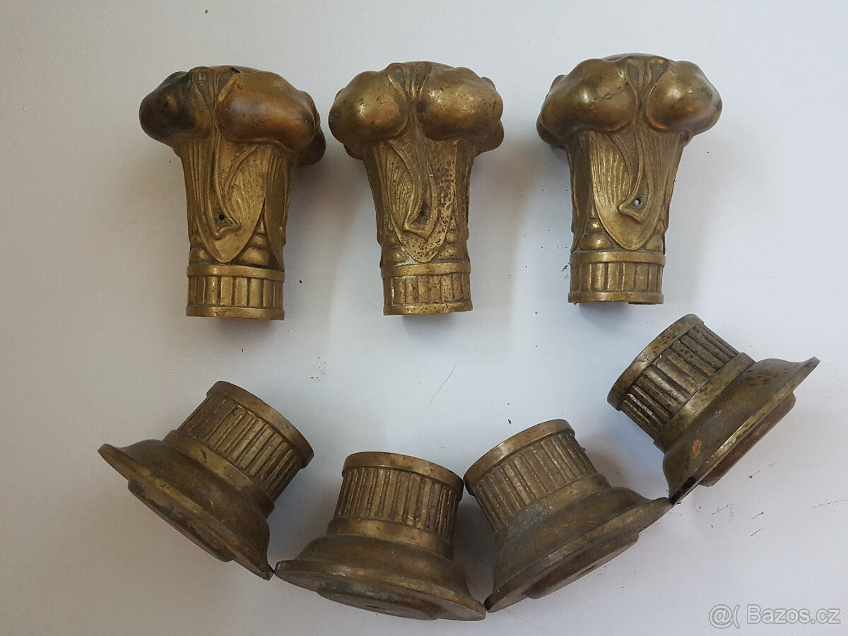 Postelové kování, záclonová konzola, klavírový svícen. - 3