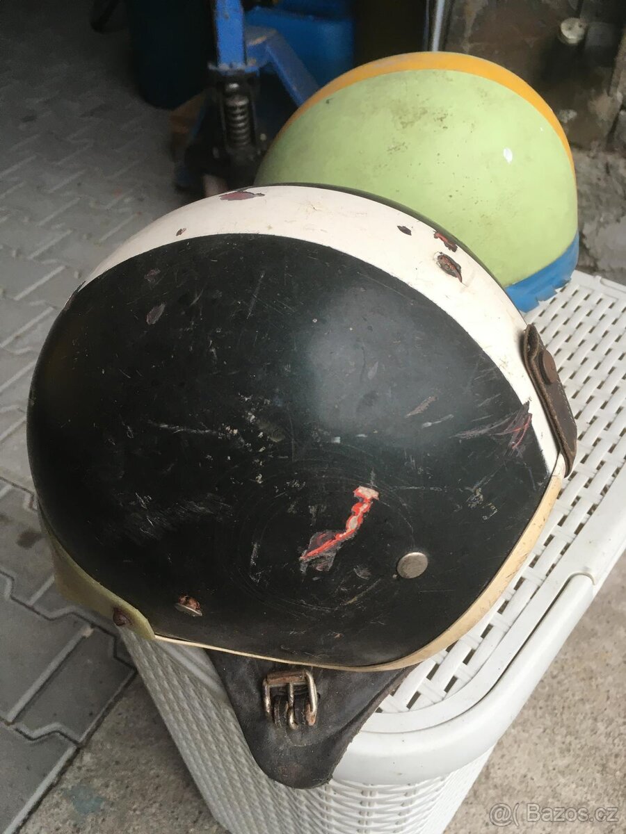Retro helmy - 3