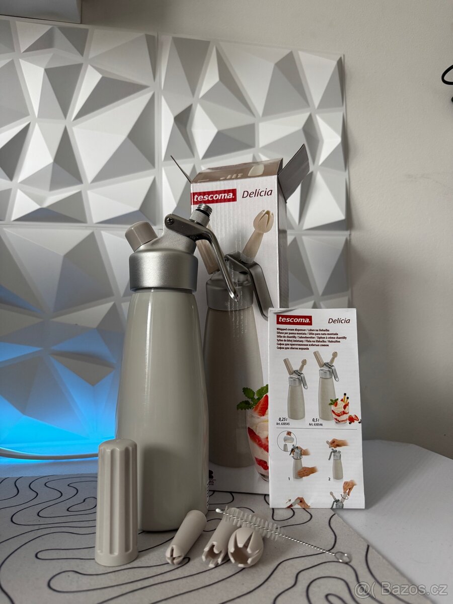 Šlehačková láhev - 3