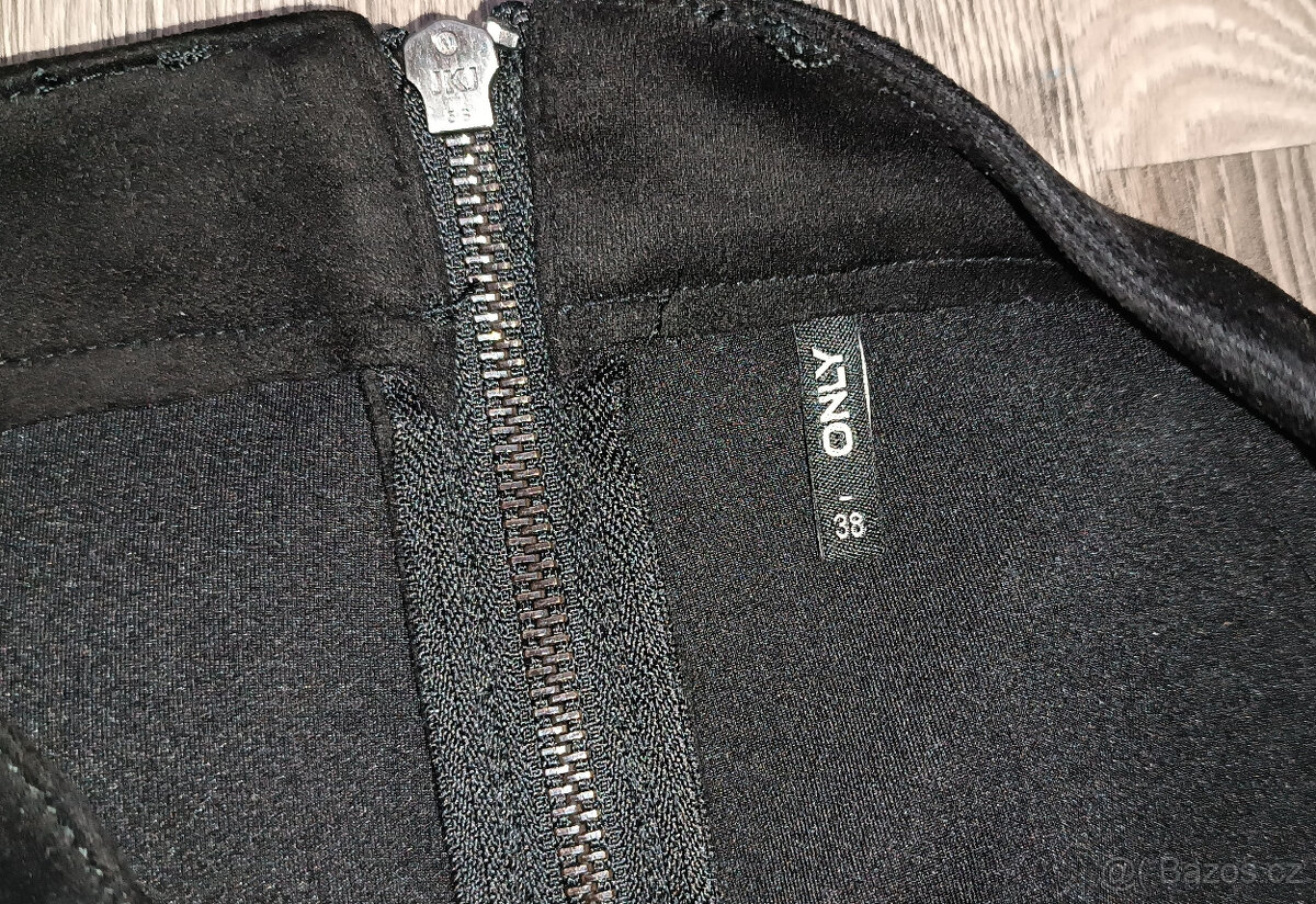 Dámská černá sukně Only - vel. M - 3