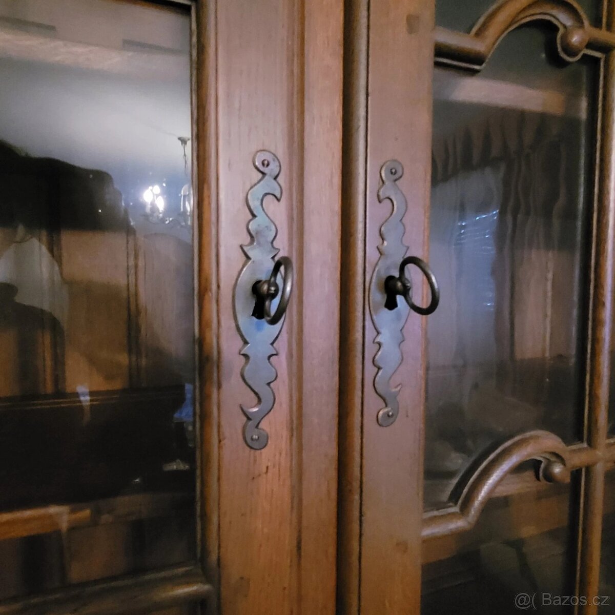 Masivní dubová vitrína - 3