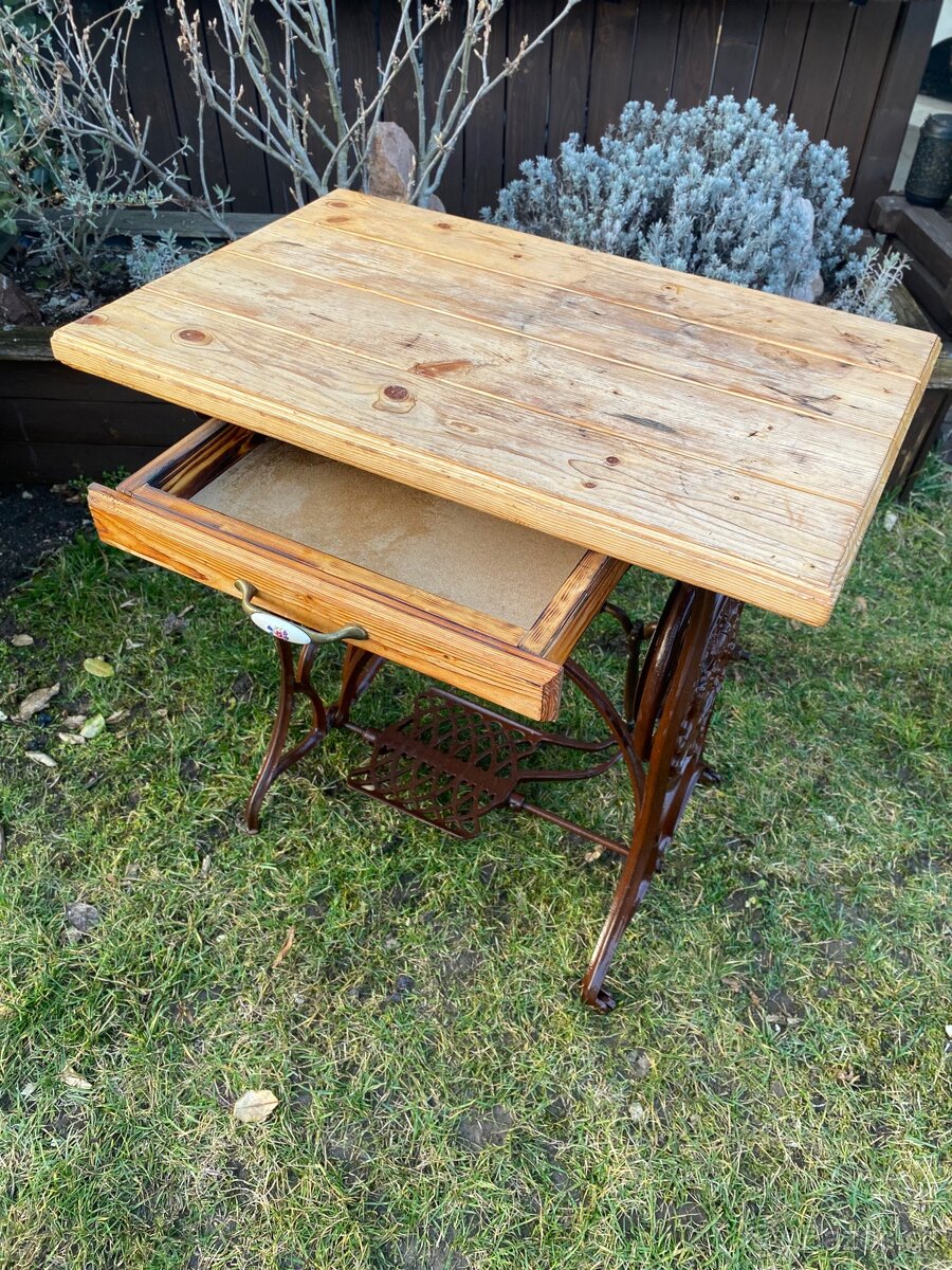 Stolek ze šicího stroje - 3