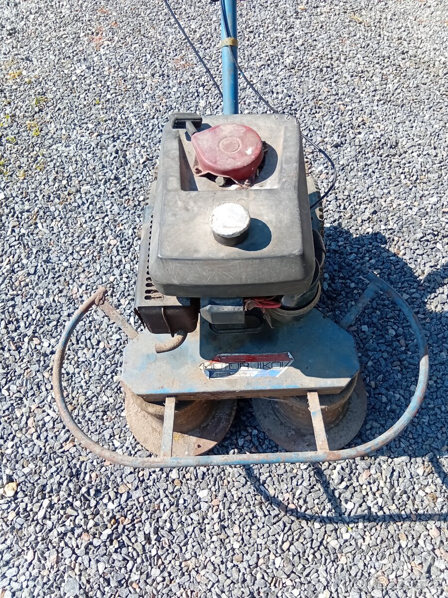 Prodám bubnovou sekačku Vari - 3