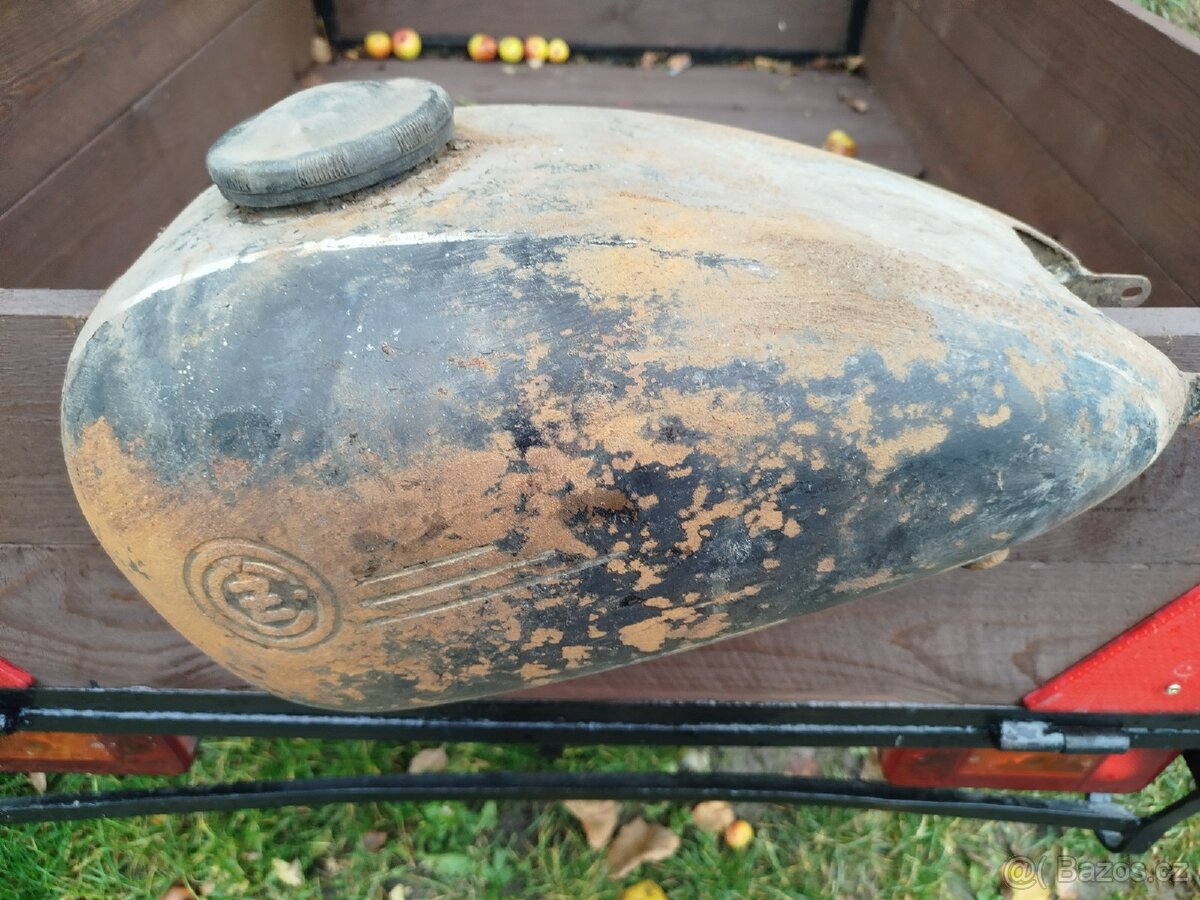 Nádrž čz 150 C nepomlácená vč. bakelit víčko a sítko - 3