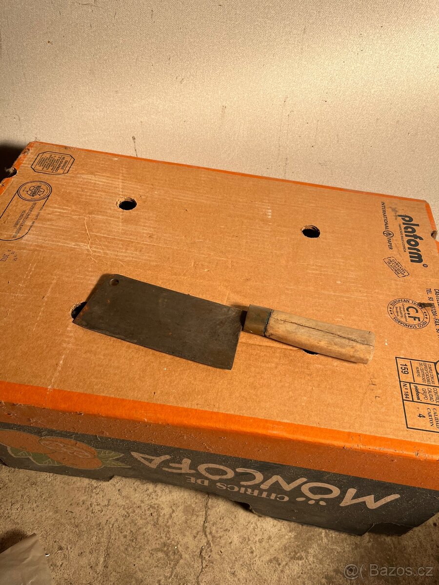Starý / retro sekáček na maso s dřevěnou rukojetí - 3