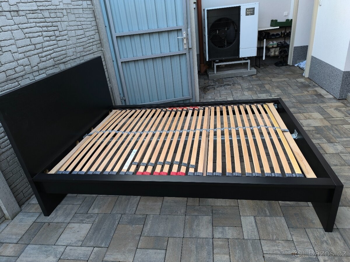 Prodám manželskou postel 140cm x 200cm - 3