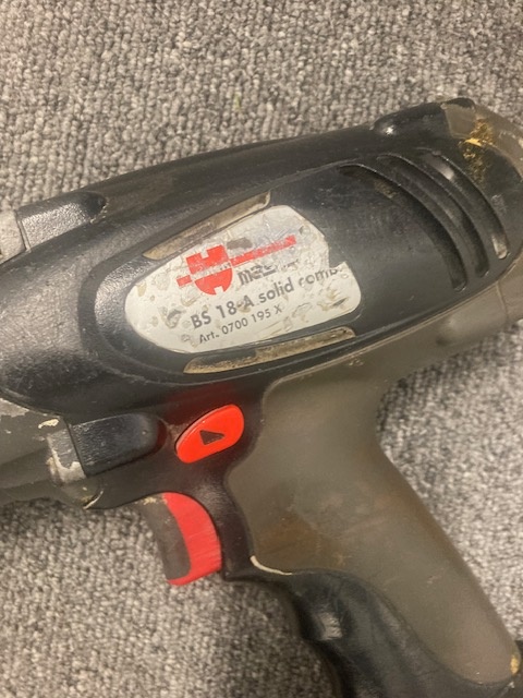 WURT aku vrtacka s priklepem vč. nabíječky +2 aku - 3