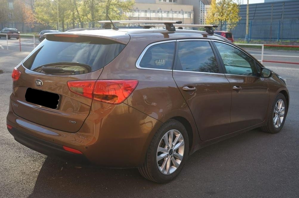 KIA Cee’d Sporty Wagon Combi 100kw Manuál - 3