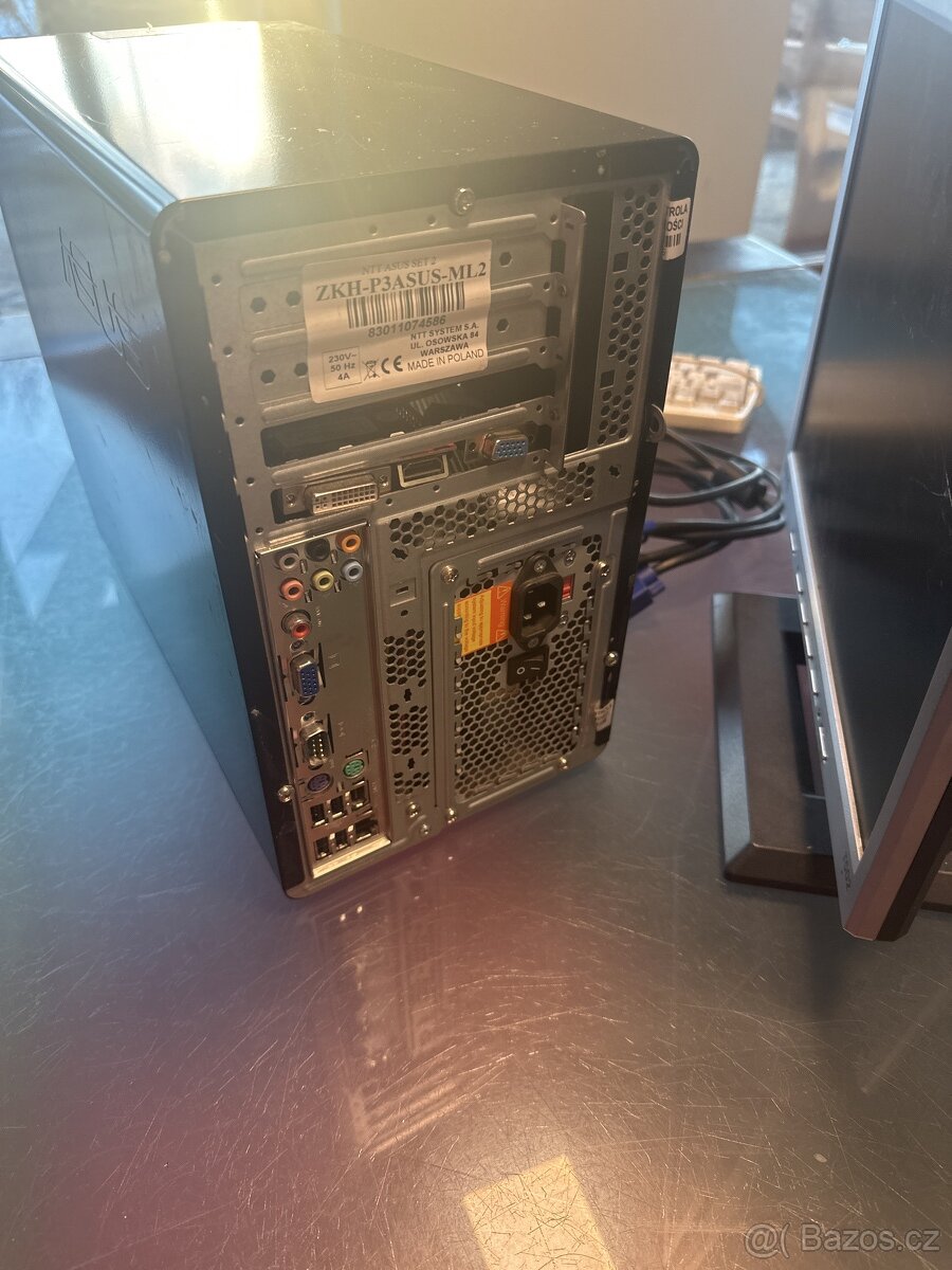 PC set se dvěma monitory - 3