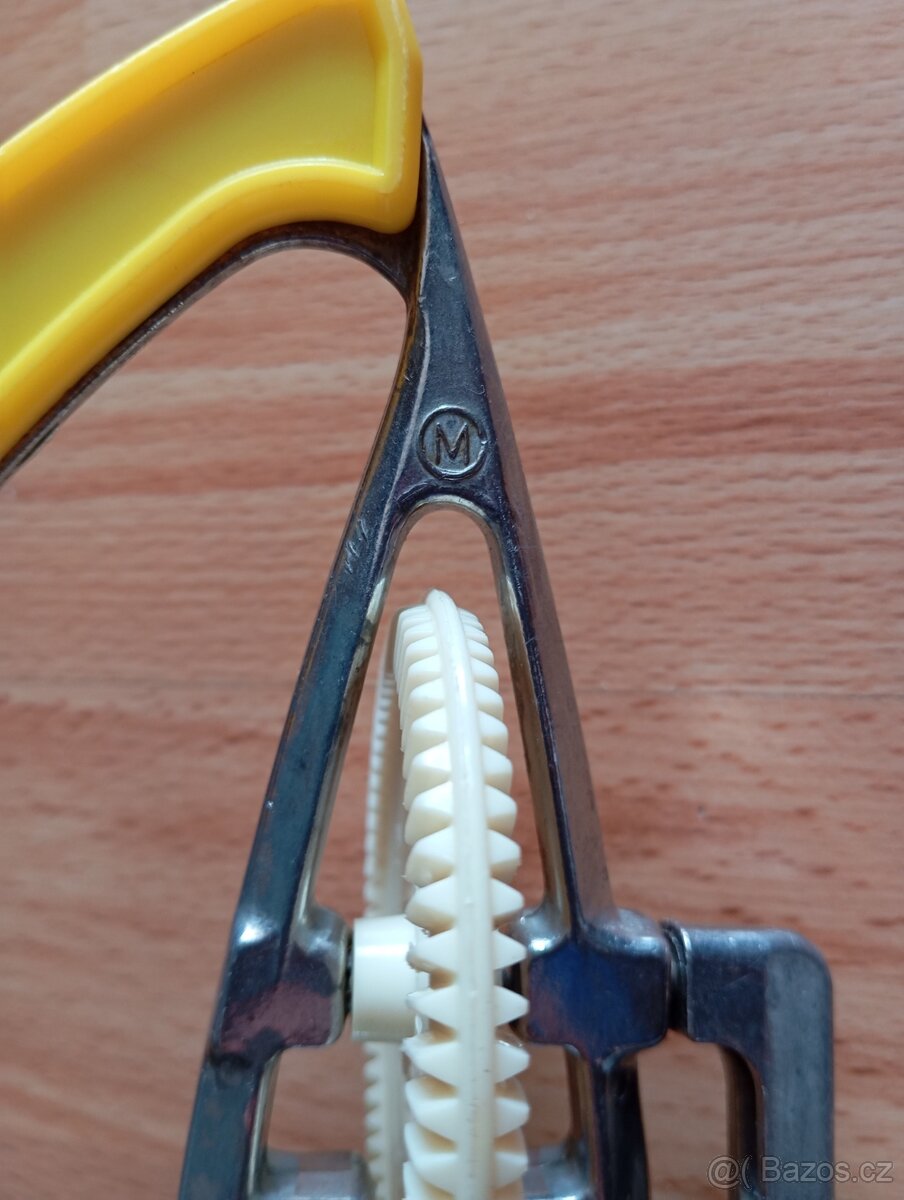 Retro ruční šlehač značky Mechanika - 3