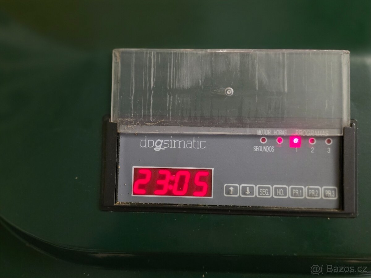 Automatická krmička granulí pro psy. - 3