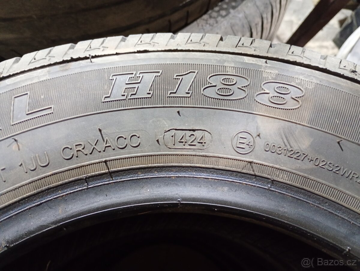 Prodám pneumatiky 155 R13C - 3