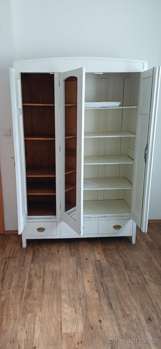 Starožitná skříň a stůl - 3