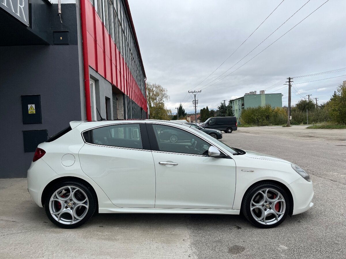 Alfa Romeo Giulietta 1.6 JTDm Šport = 196531km, 2011 = - 3