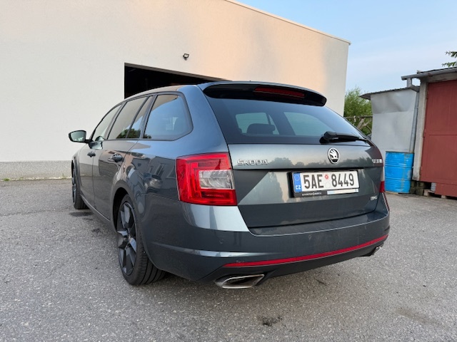 Škoda Octavia 3 Kombi RS 135 KW 4x4 - 3