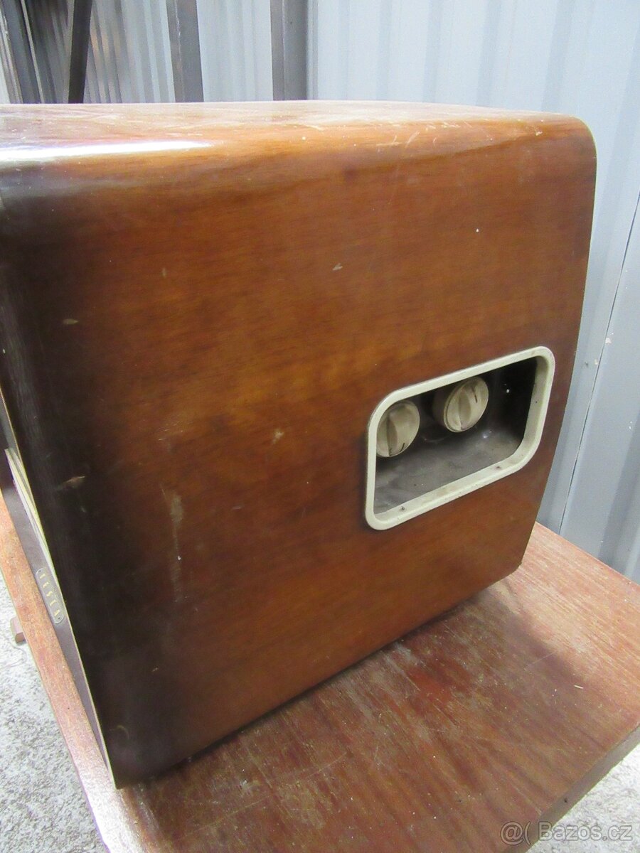 Nabízím starou televizi Tesla Ametyst 406U. Netestováno. Pro - 3