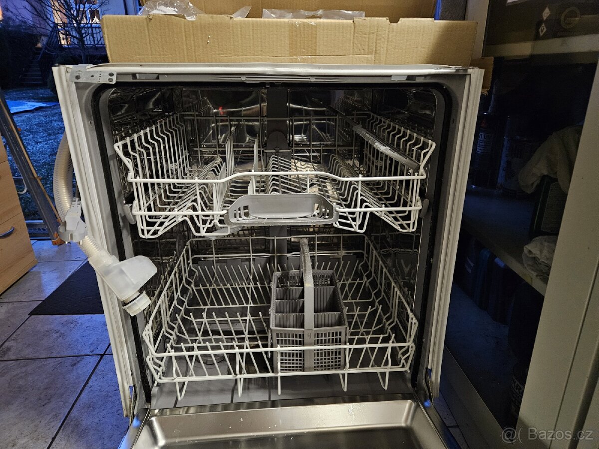 Prodam vestavenou mycku BOSCH, 60 cm, SMV25AX01E/48 - 3