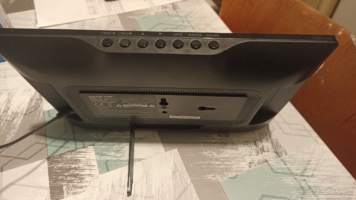 Přenosný LCD televizor Sencor SPV 7012T DVB-T2 (HEVC) - 3