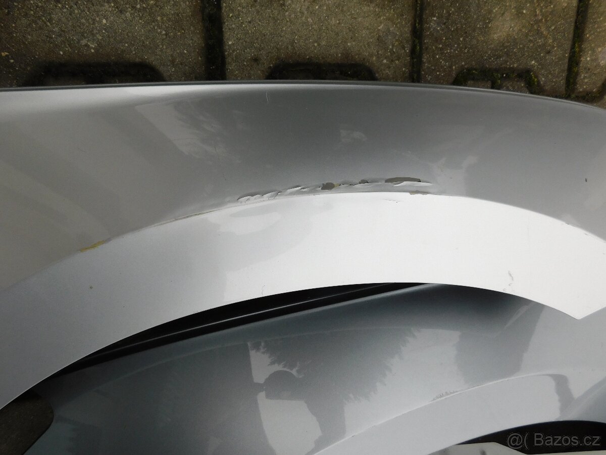ŠKODA Superb přední blatníky á 800.-.- - 3