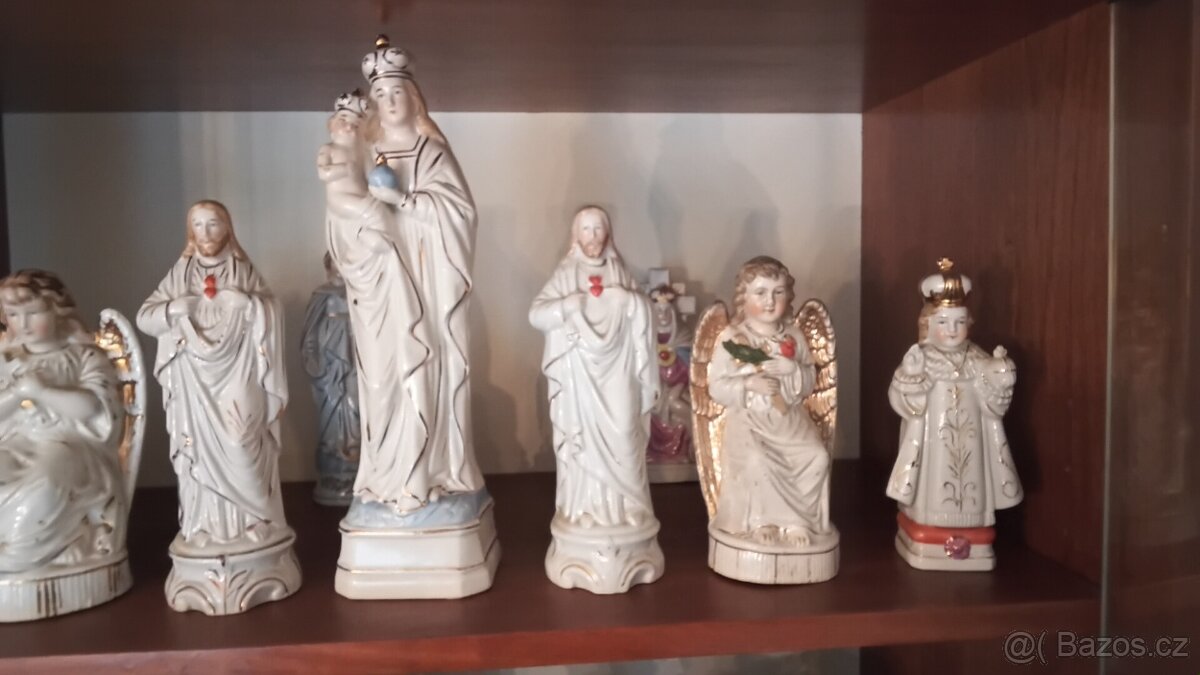 Porcelánové figury,rakev ,a jiné . - 3